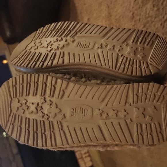 Hey Dude Wally Plush Tan Slippers - Picture 4 of 9